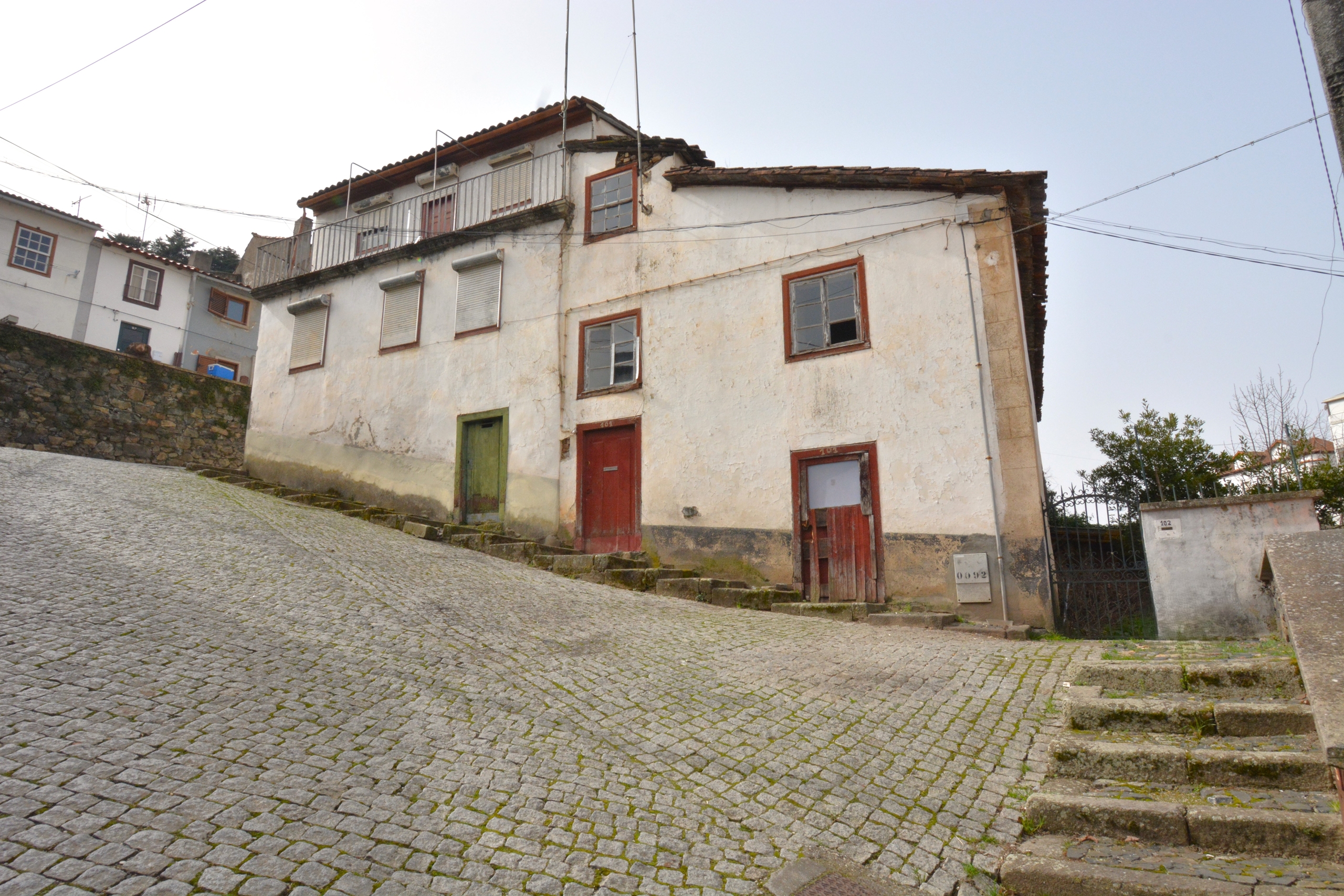 Detached house to restore T5